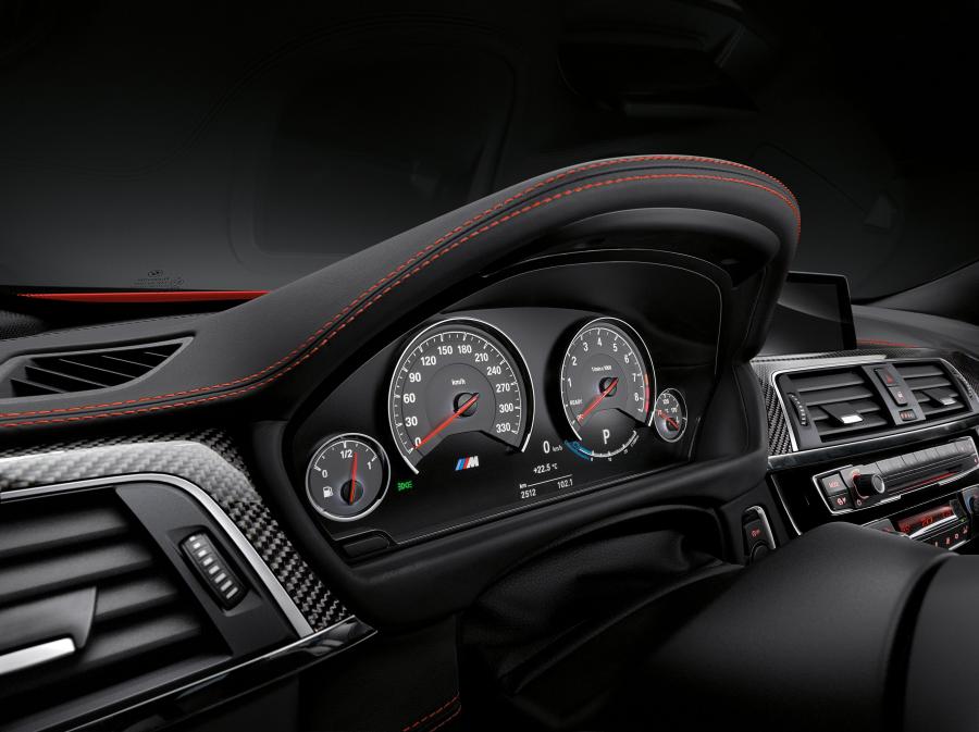 Панель приборов BMW M4 Coupe (F82) 2017 года  (WW) (фото 9 из 11)